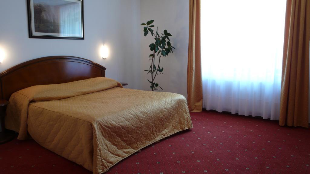 Hotel Ruia Пояна Брашов Стая снимка